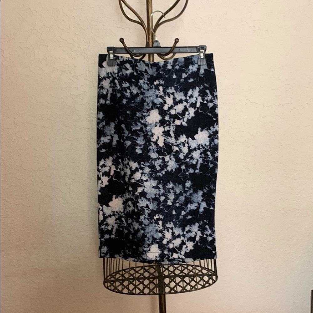Vince Camutto Elegant Black and White Floral Skirt